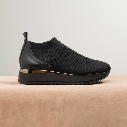 A compromise between elegance and comfort, Kelton loves it!
#keltonshoes #2022